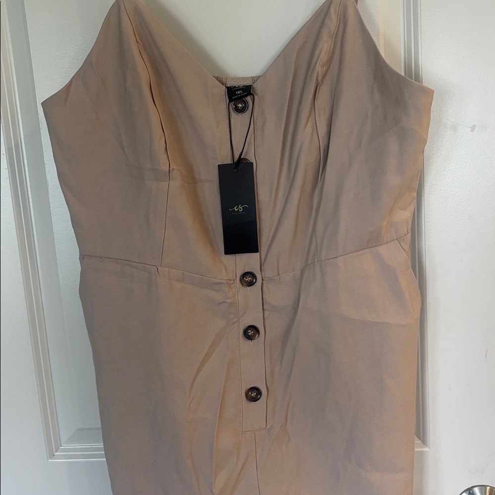 NWT Women’s Curvesoul V-Neck Cami Jumpsuit.  1X. Plus Size.  Soo Cute - Picture 6 of 6